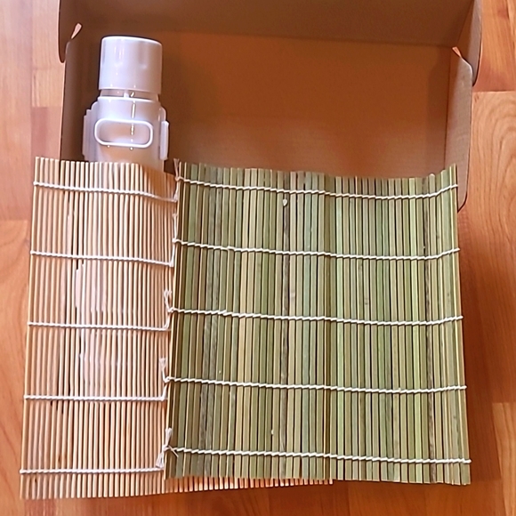 NWOT Sushi Rolling kit - Picture 3 of 8